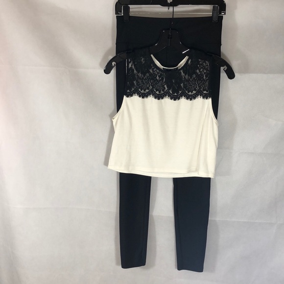 SOLD =5 item =.3 Tops. 1 legging, Size M , 1 - Picture 4 of 8